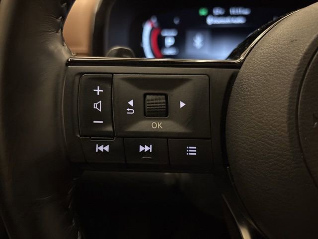 Used 2025 Nissan Pathfinder Platinum AWD/4WD image 17