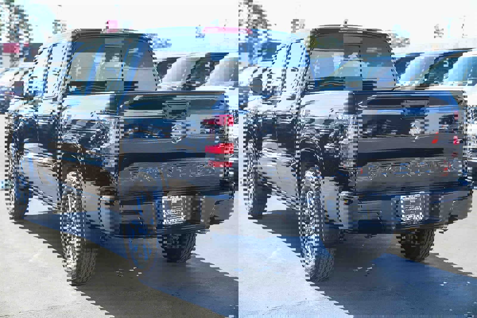 Used 2024 Nissan Frontier SL image 5