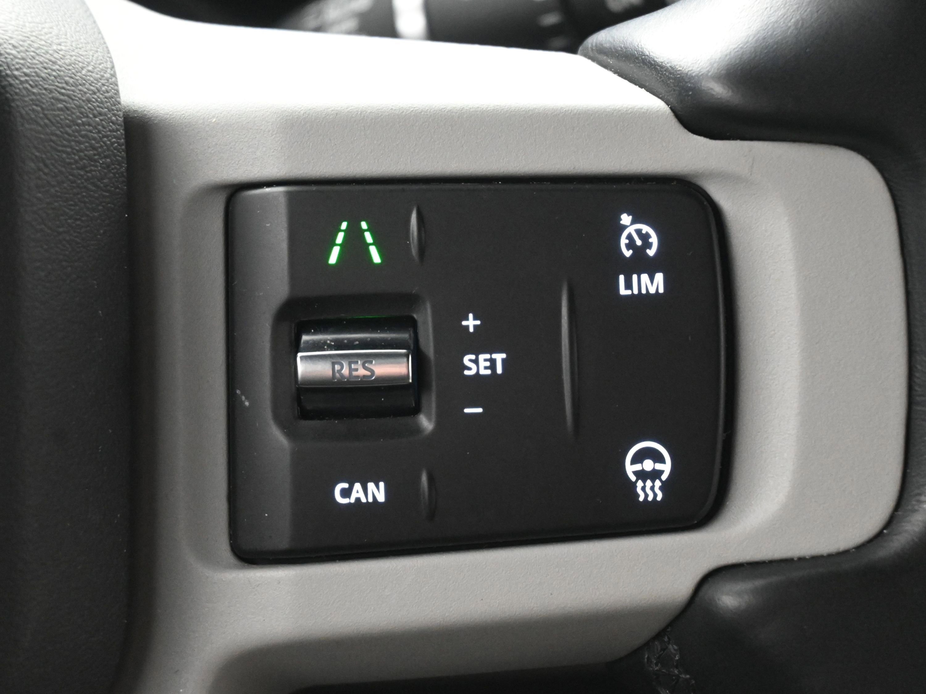 Used 2023 Land Rover Defender 110 X-Dynamic SE image 21