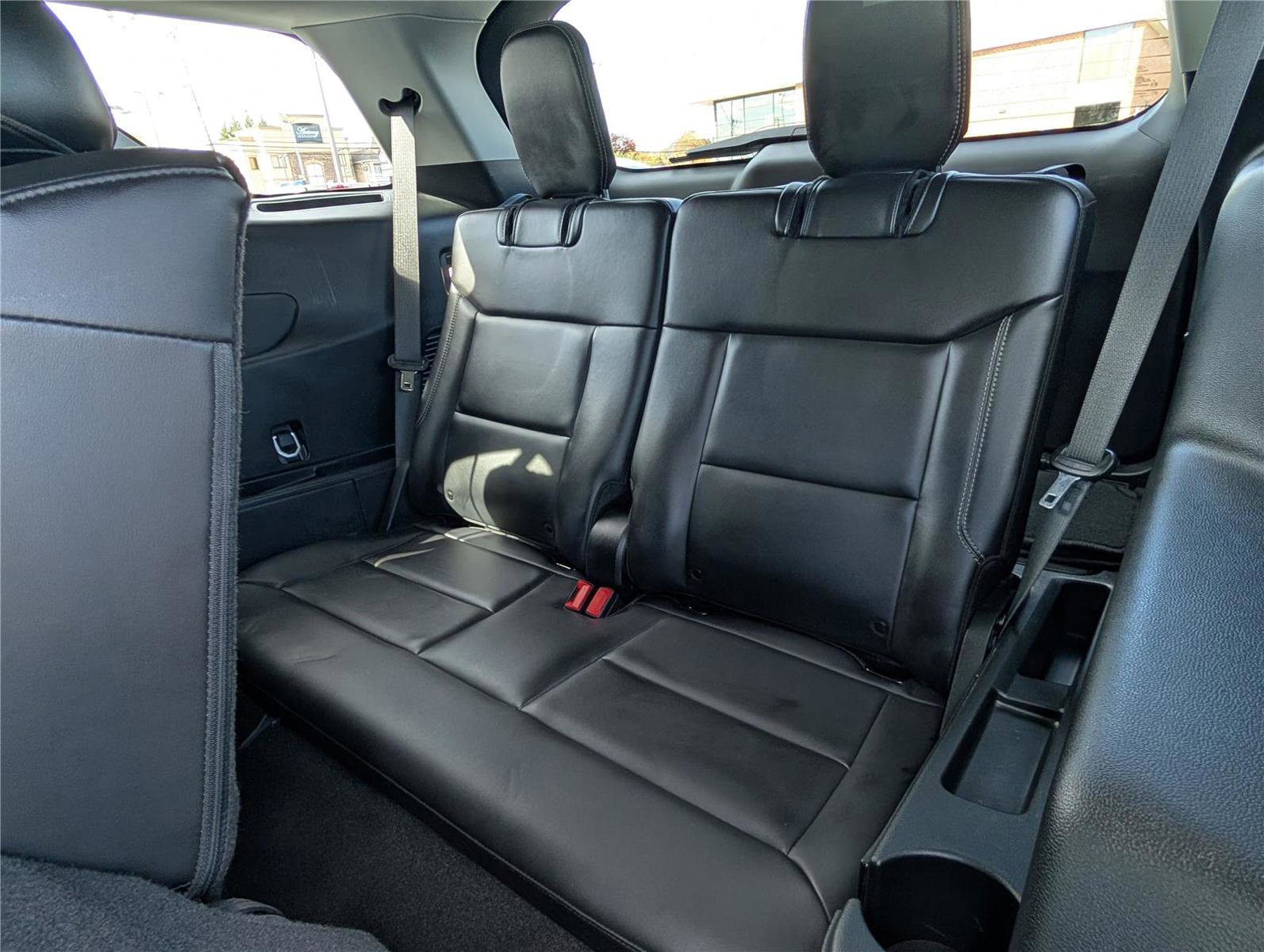 Used 2024 Ford Explorer XLT w/ Equipment Group 202A image 16