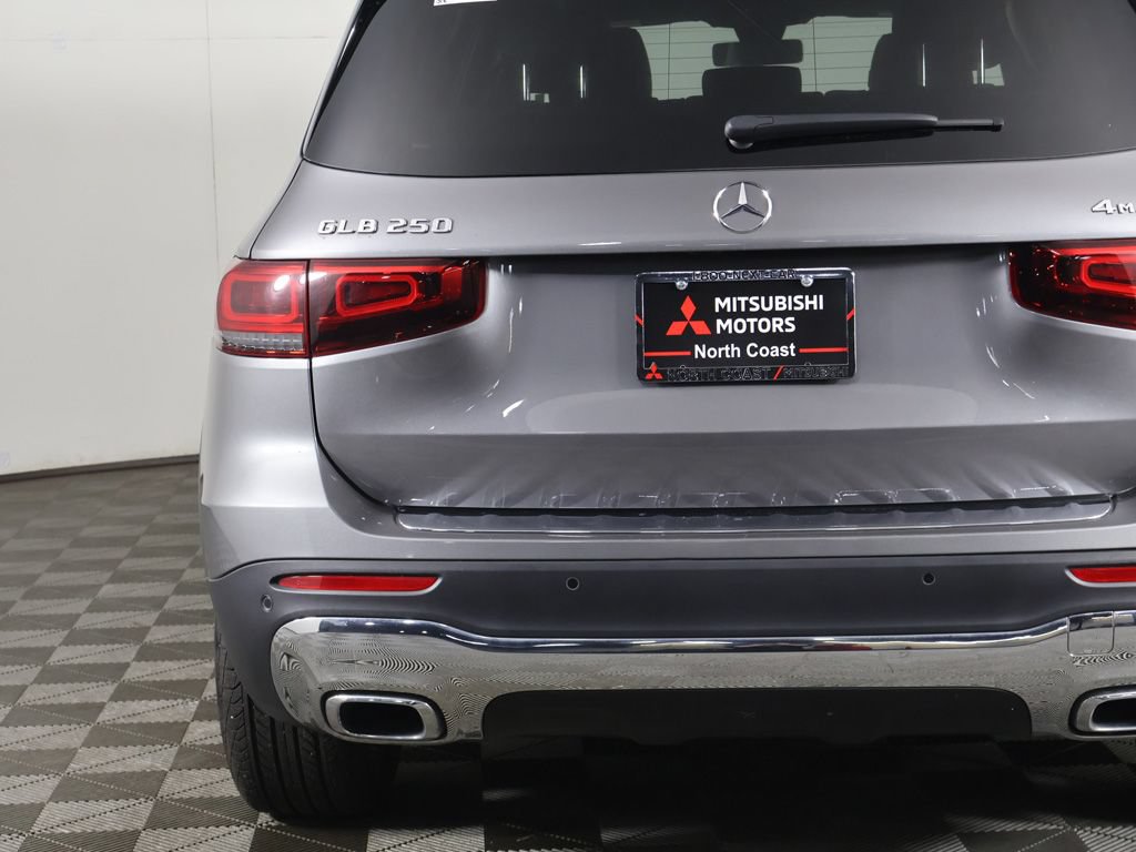 Used 2023 Mercedes-Benz GLB 250 4MATIC w/ Premium Package image 15