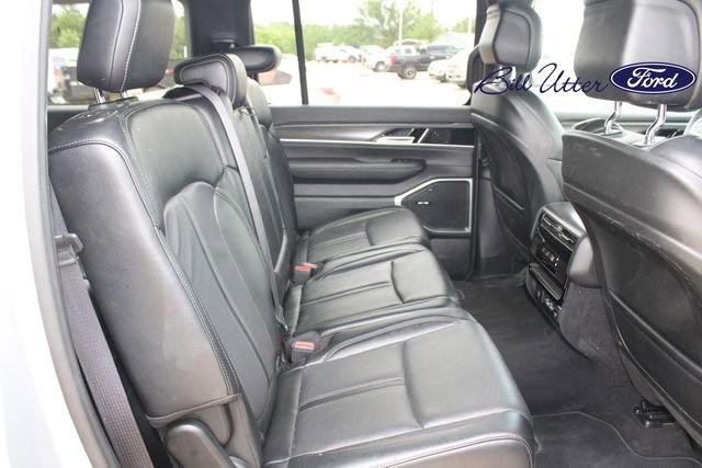 Used 2024 Jeep Wagoneer L Series II RWD image 13