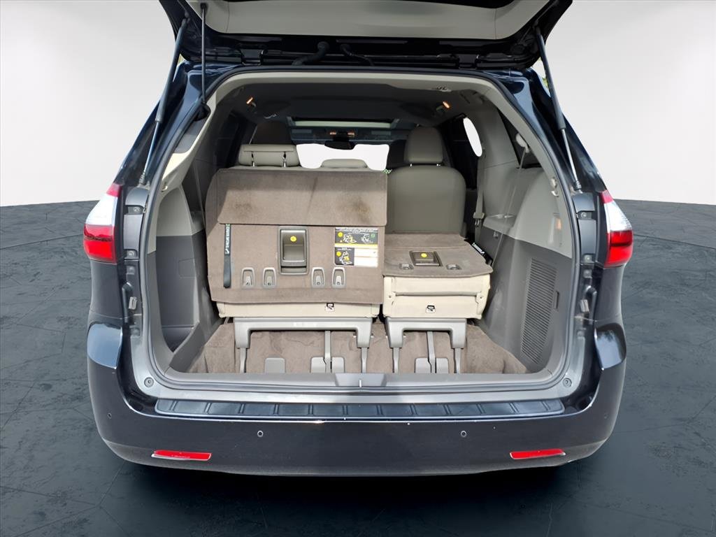 Used 2019 Toyota Sienna XLE image 25