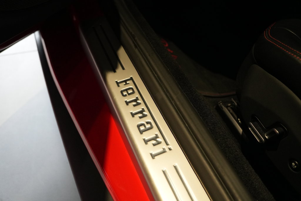 Used 2019 Ferrari Portofino RWD image 24