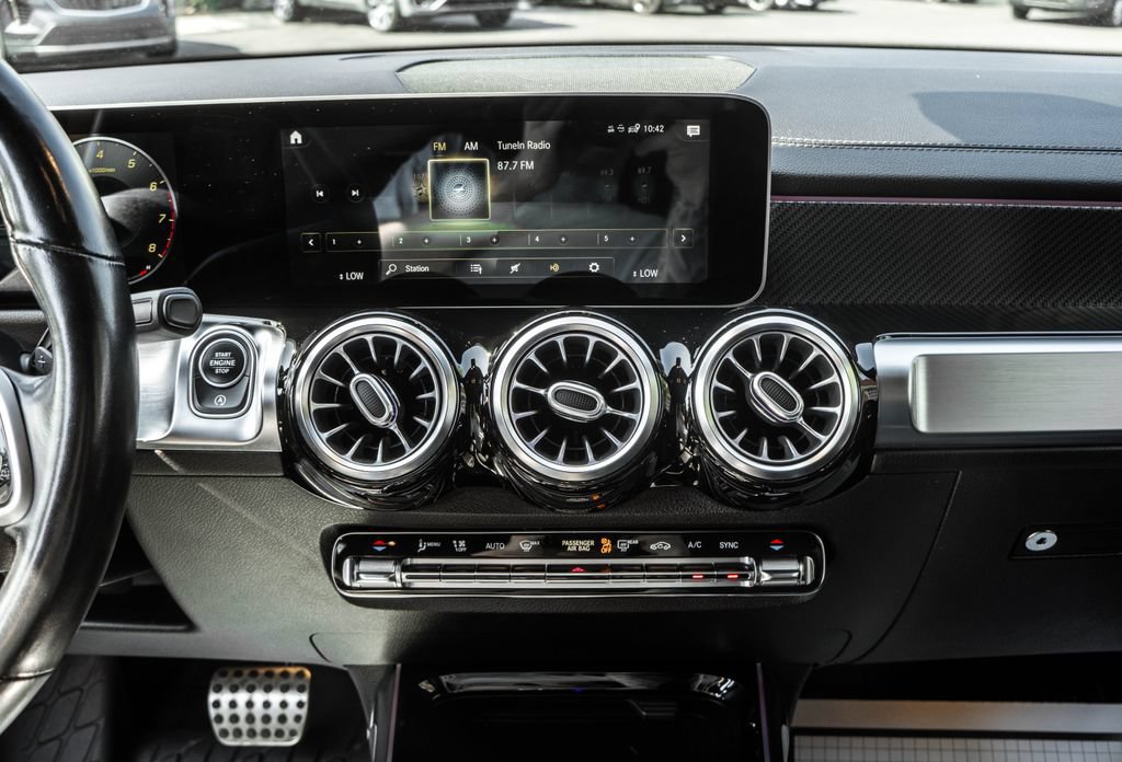 Used 2021 Mercedes-Benz GLB 250 4MATIC image 17