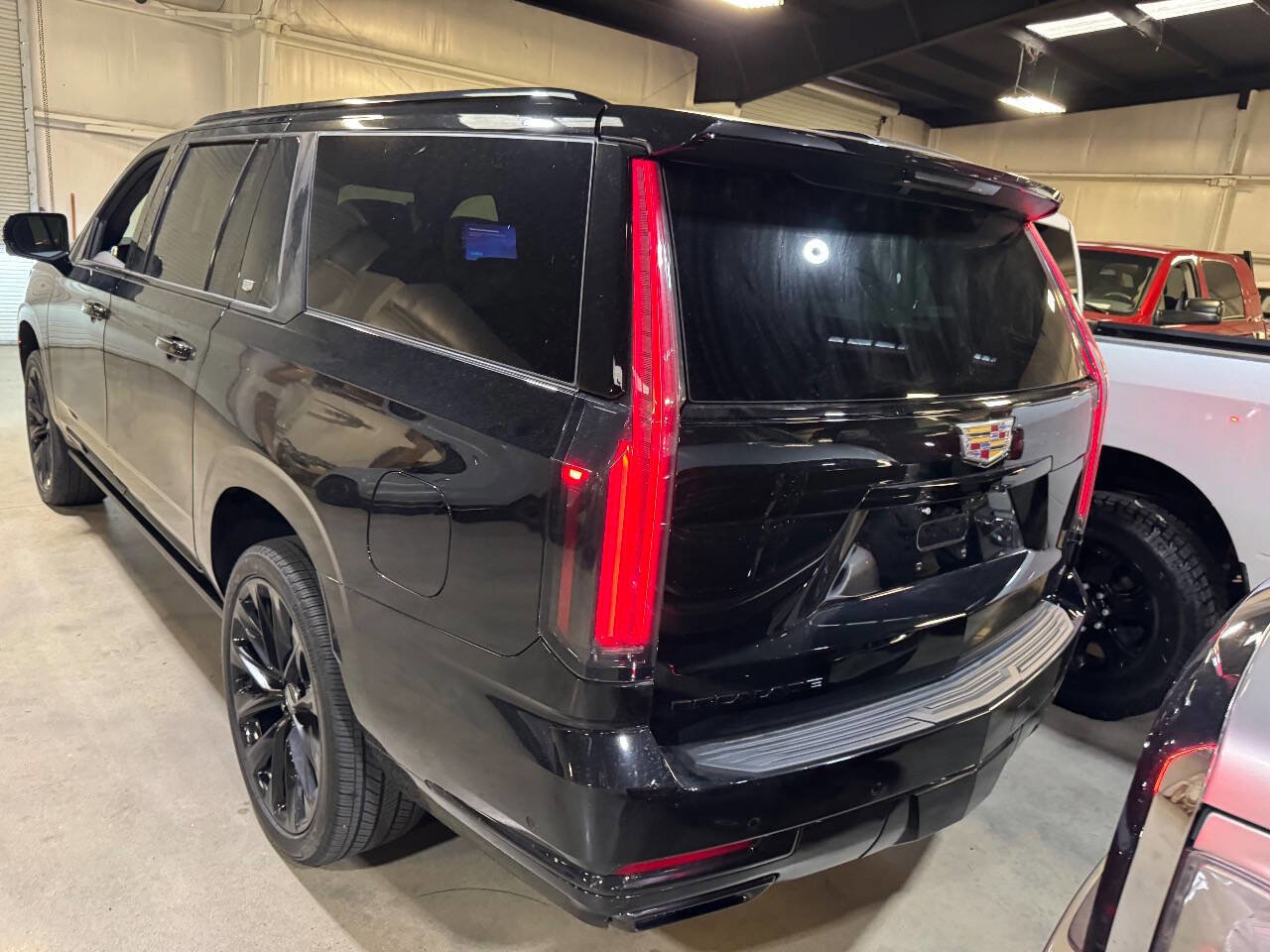 Used 2025 Cadillac Escalade ESV Sport Platinum w/ LPO, ONYX Package image 25