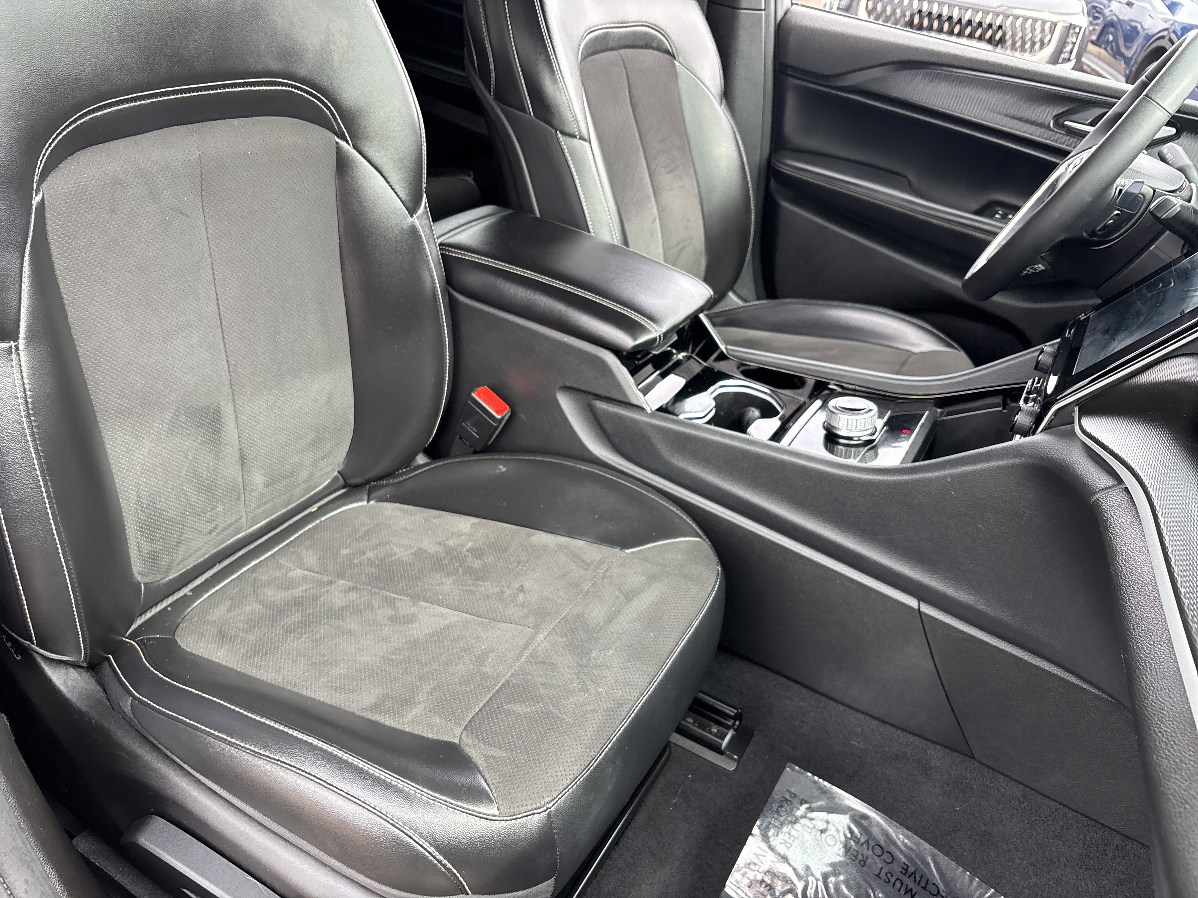 Used 2023 Jeep Grand Cherokee L Laredo AWD/4WD image 9
