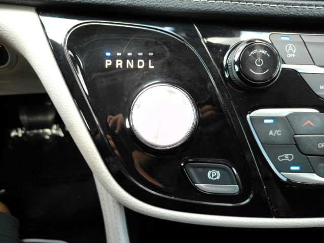 Used 2023 Chrysler Pacifica Limited FWD image 49