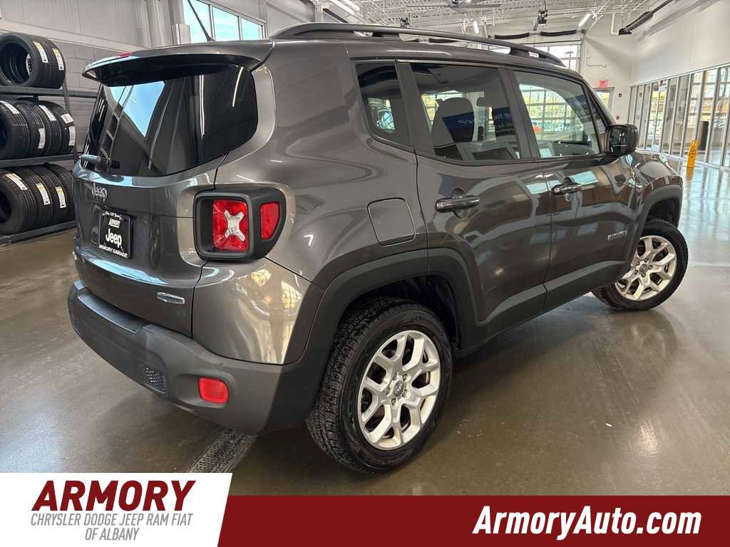 Used 2016 Jeep Renegade Latitude image 4