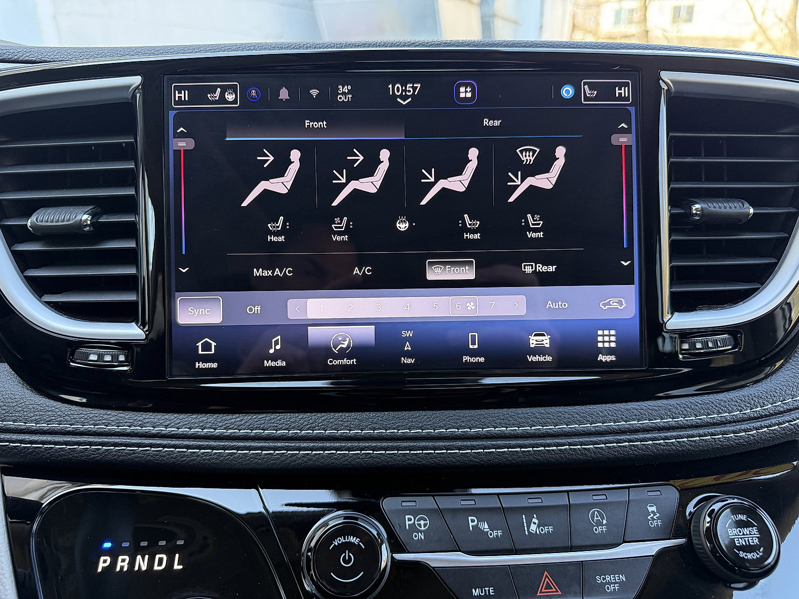 Used 2023 Chrysler Pacifica Limited w/ Uconnect Theater Family Group image 17