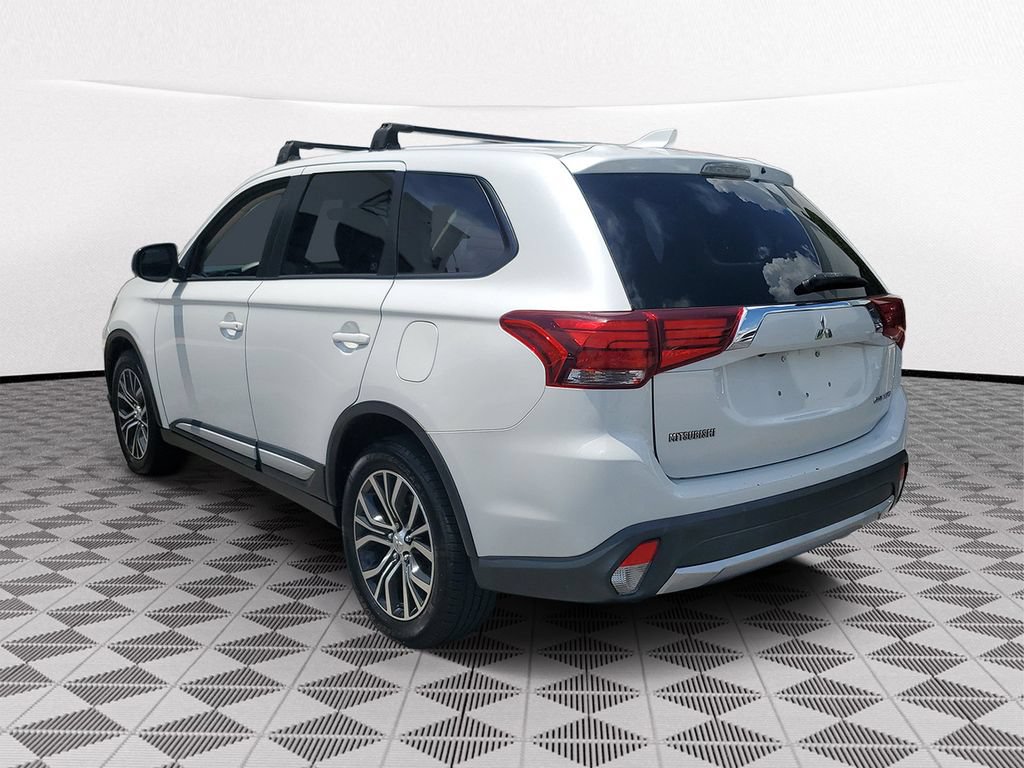 Used 2018 Mitsubishi Outlander ES AWD/4WD image 2
