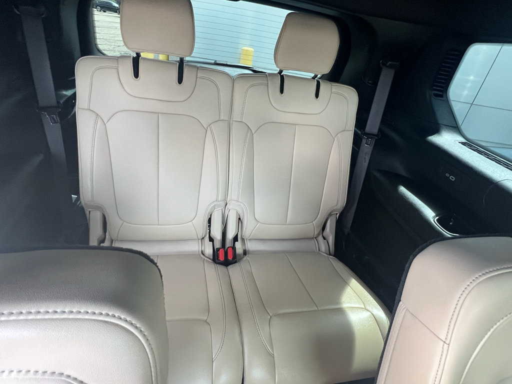 Used 2025 Jeep Grand Cherokee L Limited RWD image 35