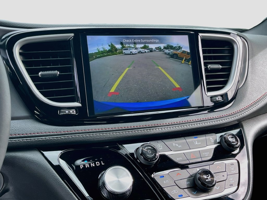 New 2027 Chrysler Pacifica Select FWD image 13