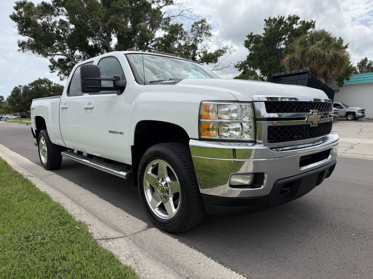 Used 2011 Chevrolet Silverado 2500 LTZ w/ LTZ Plus Package AWD/4WD image 2