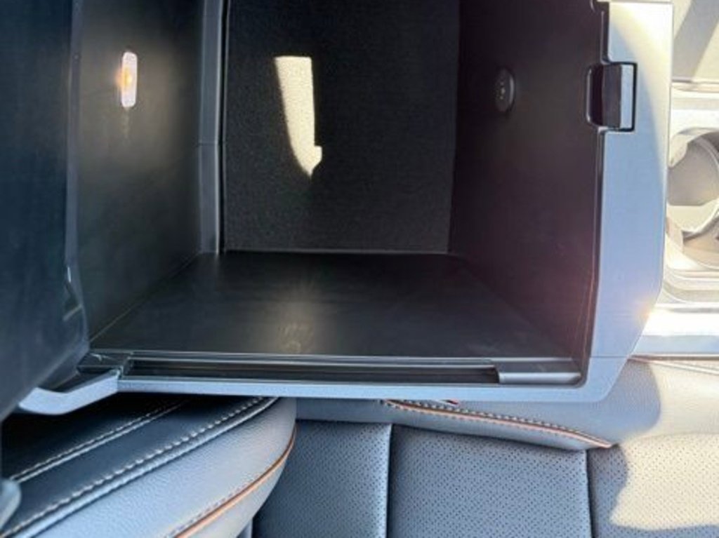 New 2025 Ford F350 Lariat w/ Lariat Ultimate Package image 29