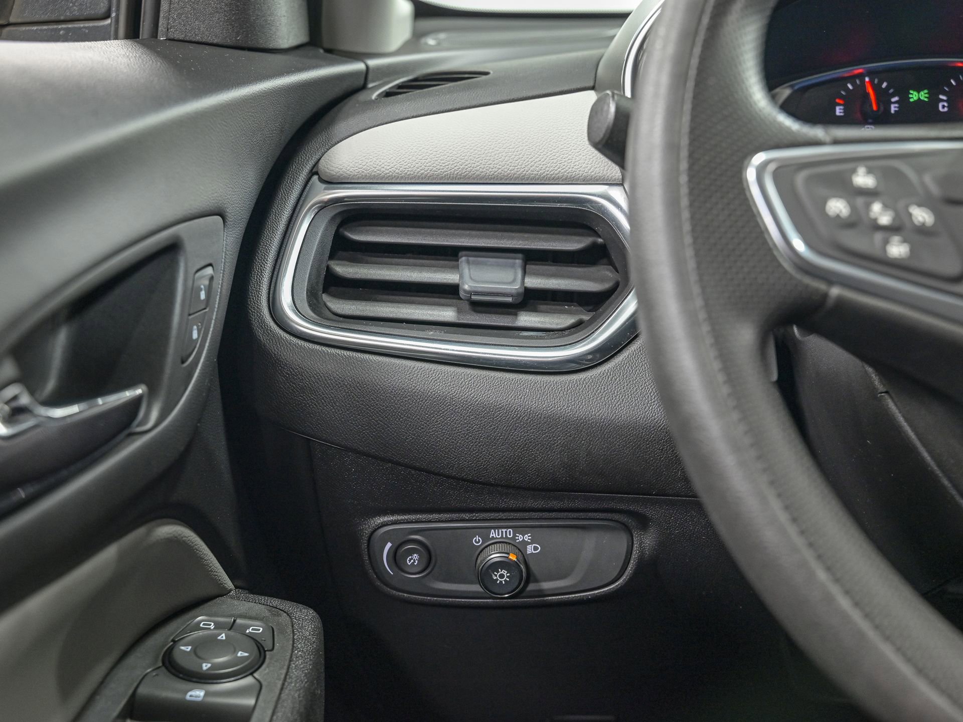 Used 2024 Chevrolet Equinox LS w/ LS Convenience Package image 18