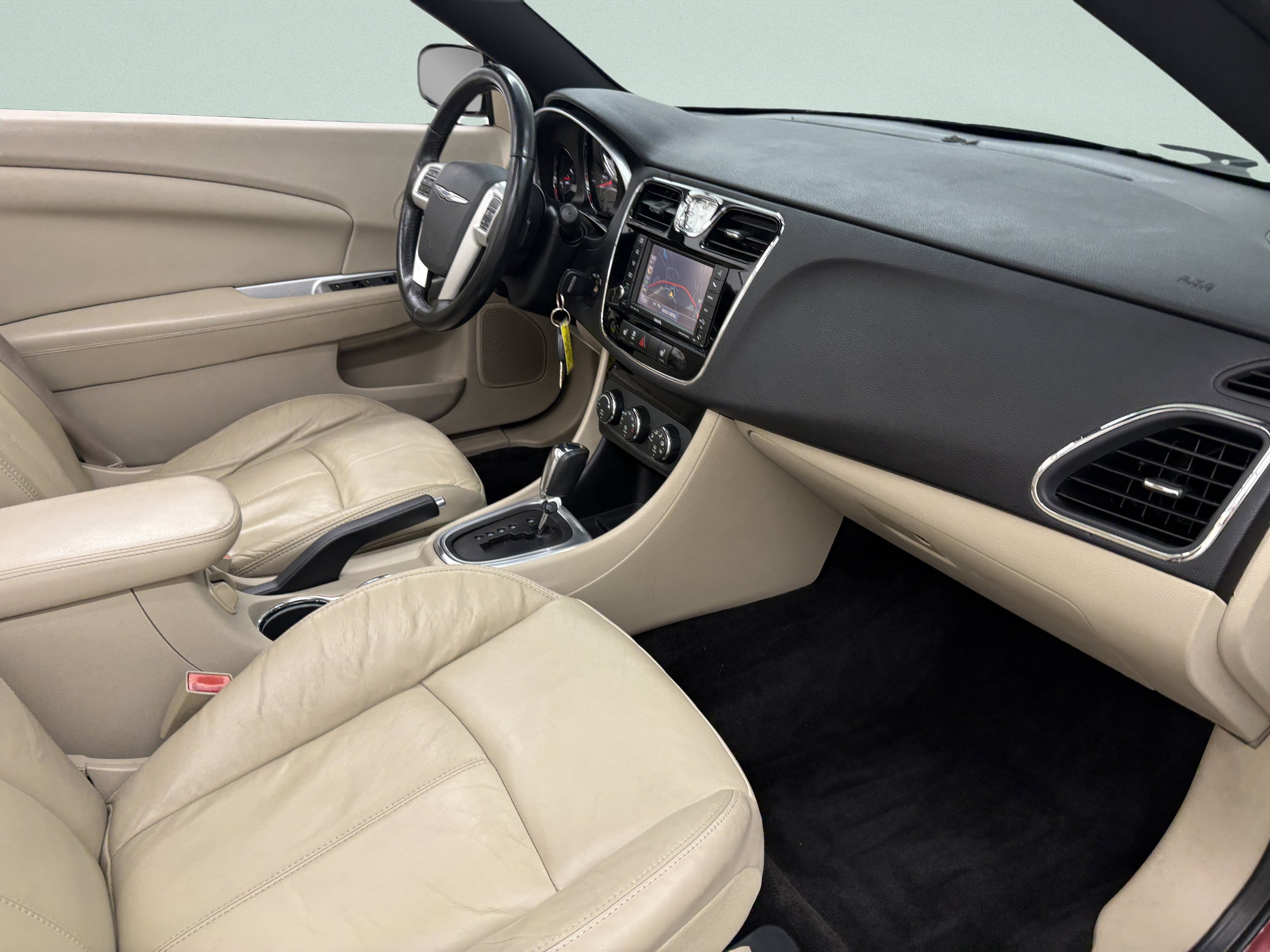 Used 2011 Chrysler 200 Limited FWD image 24