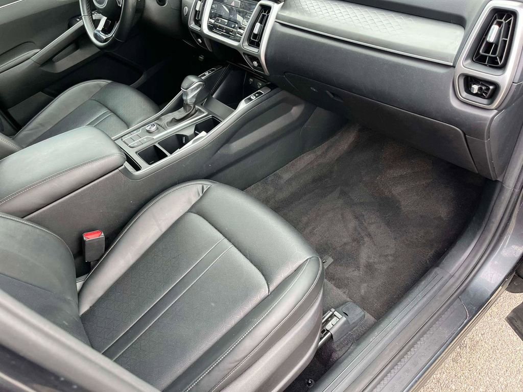 Used 2022 Kia Sorento S image 12