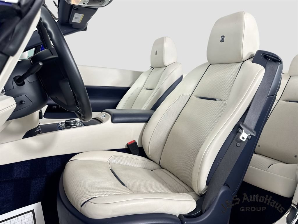 Used 2017 Rolls-Royce Dawn RWD image 11