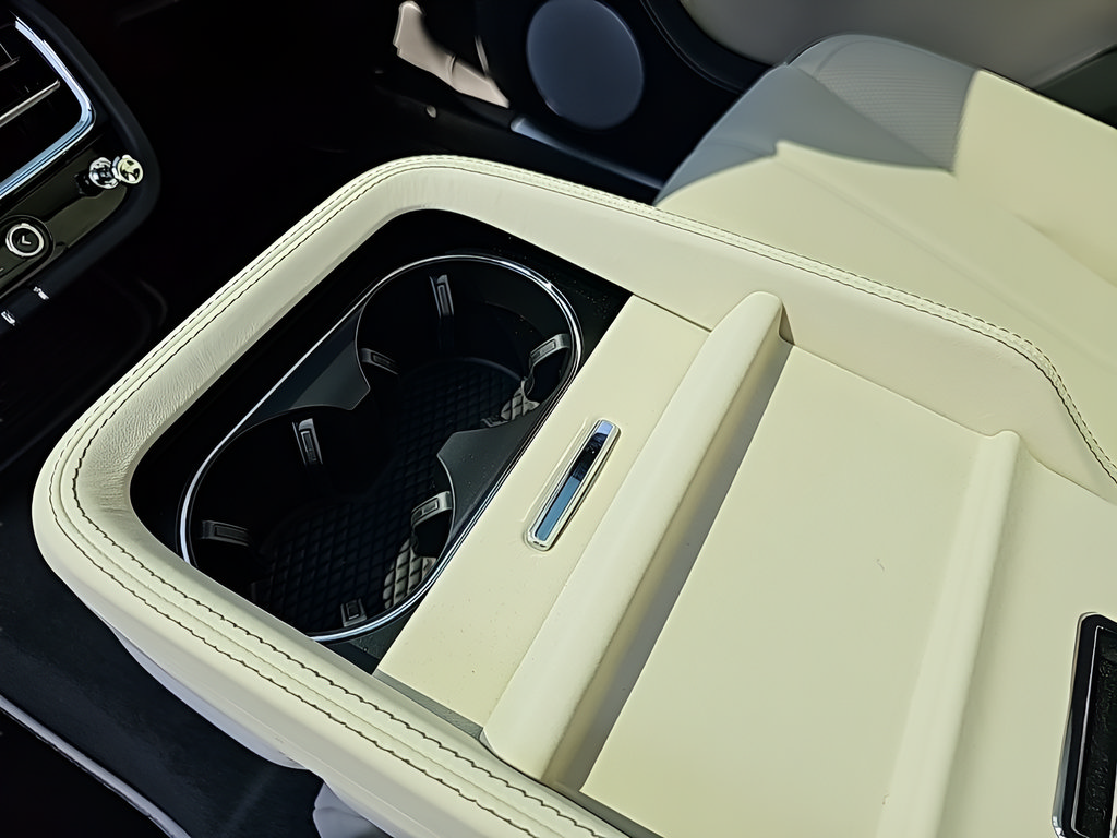 New 2024 Bentley Bentayga Extended Wheelbase AWD/4WD image 32