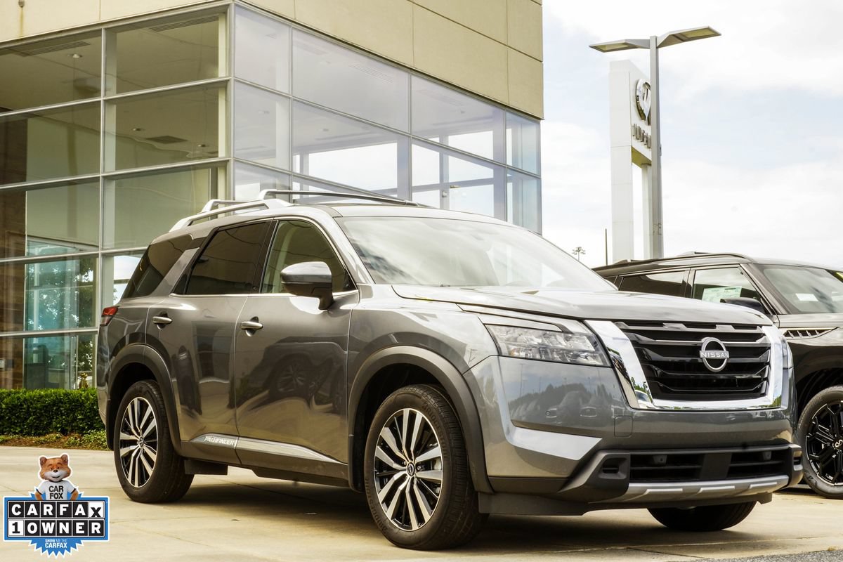Used 2025 Nissan Pathfinder Platinum w/ Cargo Package FWD image 4