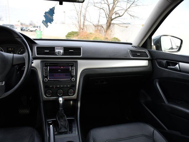 Used 2015 Volkswagen Passat 1.8T Limited Edition image 18