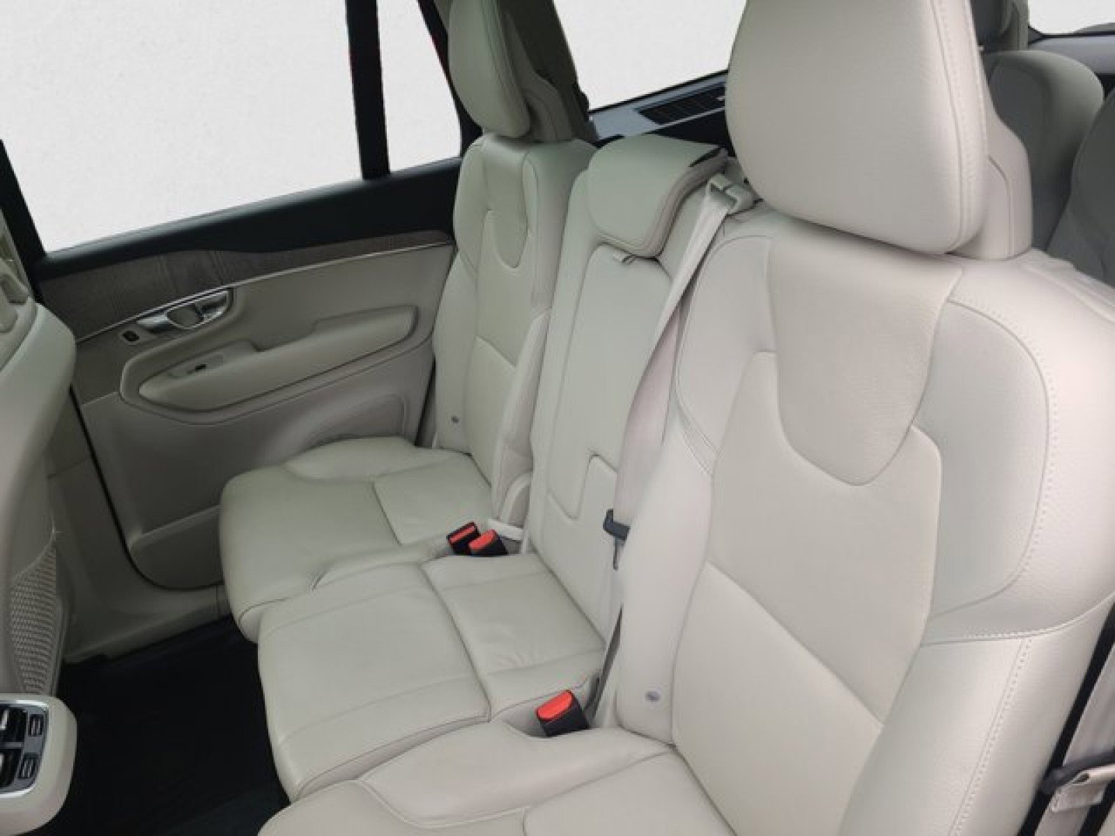 Used 2023 Volvo XC90 B6 Plus w/ Protection Package image 19