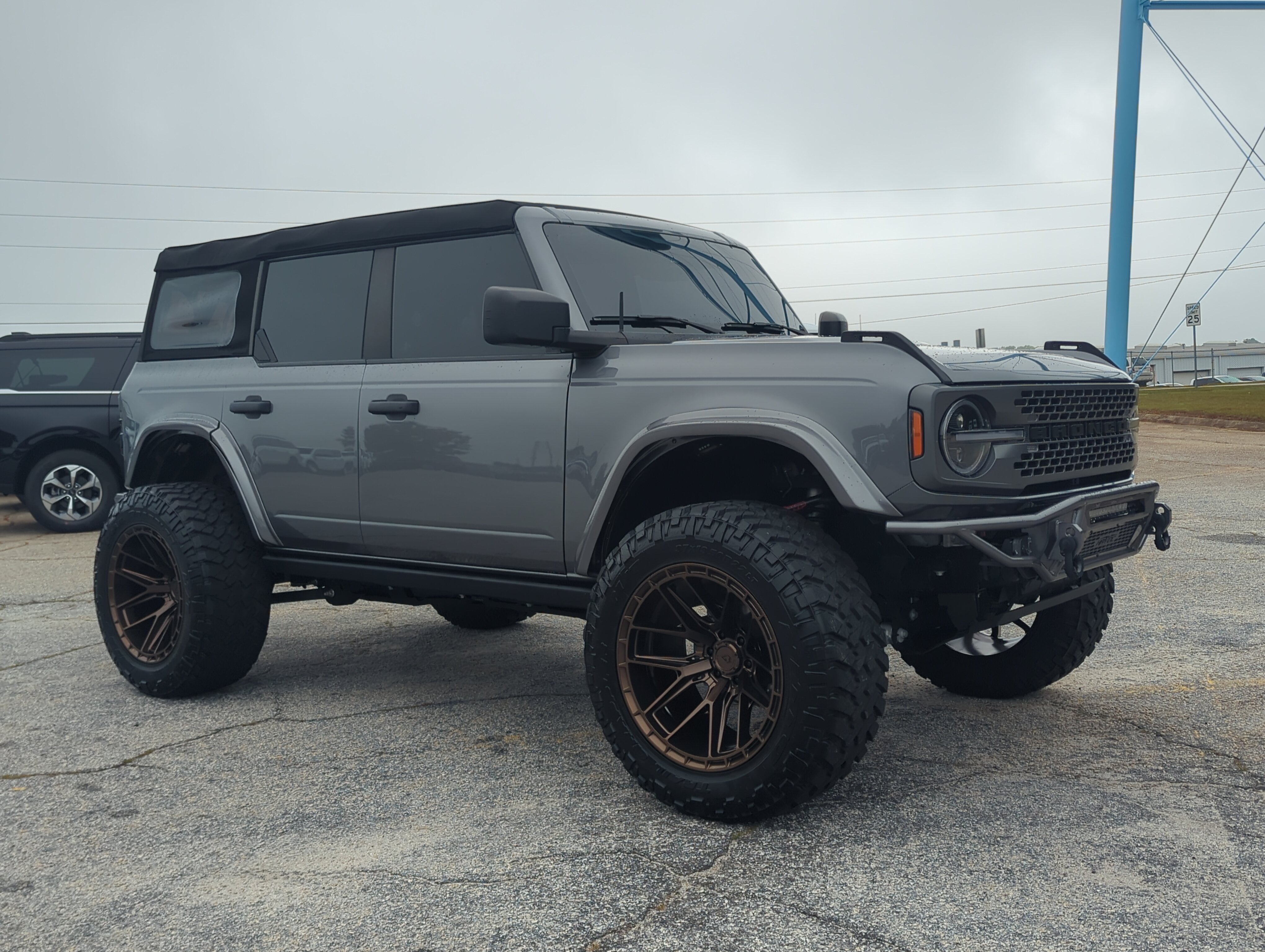 Used 2023 Ford Bronco Black Diamond w/ Sasquatch Package AWD/4WD image 2