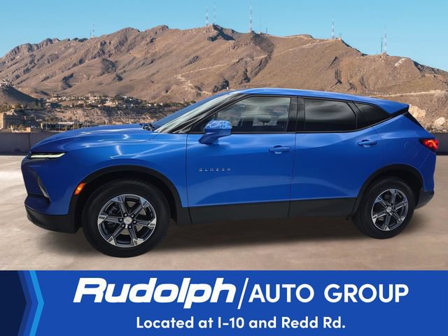 Used 2025 Chevrolet Blazer LT FWD image 2