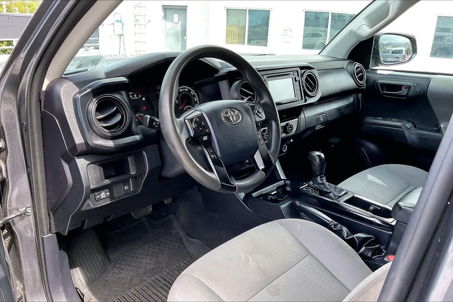Used 2018 Toyota Tacoma SR5 RWD image 2