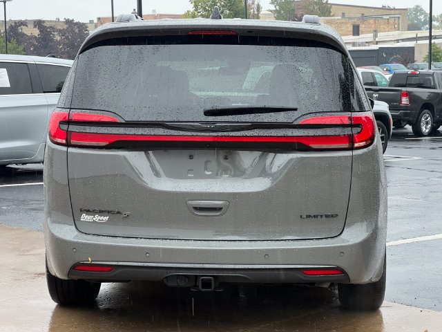 Used 2025 Chrysler Pacifica Limited w/ Trailer Tow Group FWD image 53