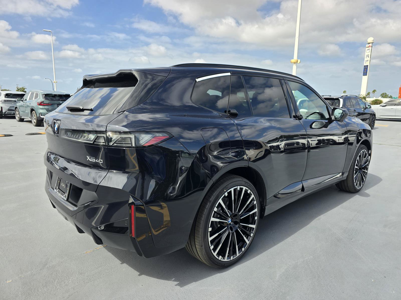 New 2027 BMW X5 xDrive40i w/ M Sport Professional Package AWD/4WD image 2