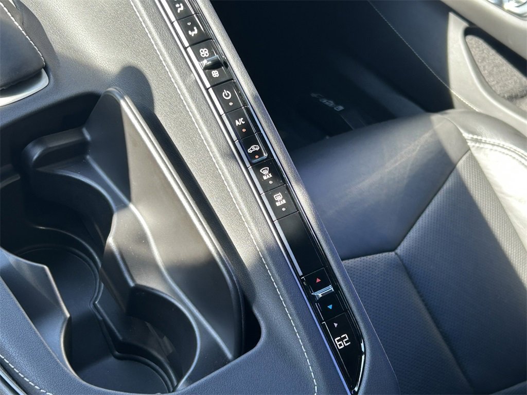 Used 2021 Chevrolet Corvette Stingray Coupe w/ Z51 Performance Package image 28