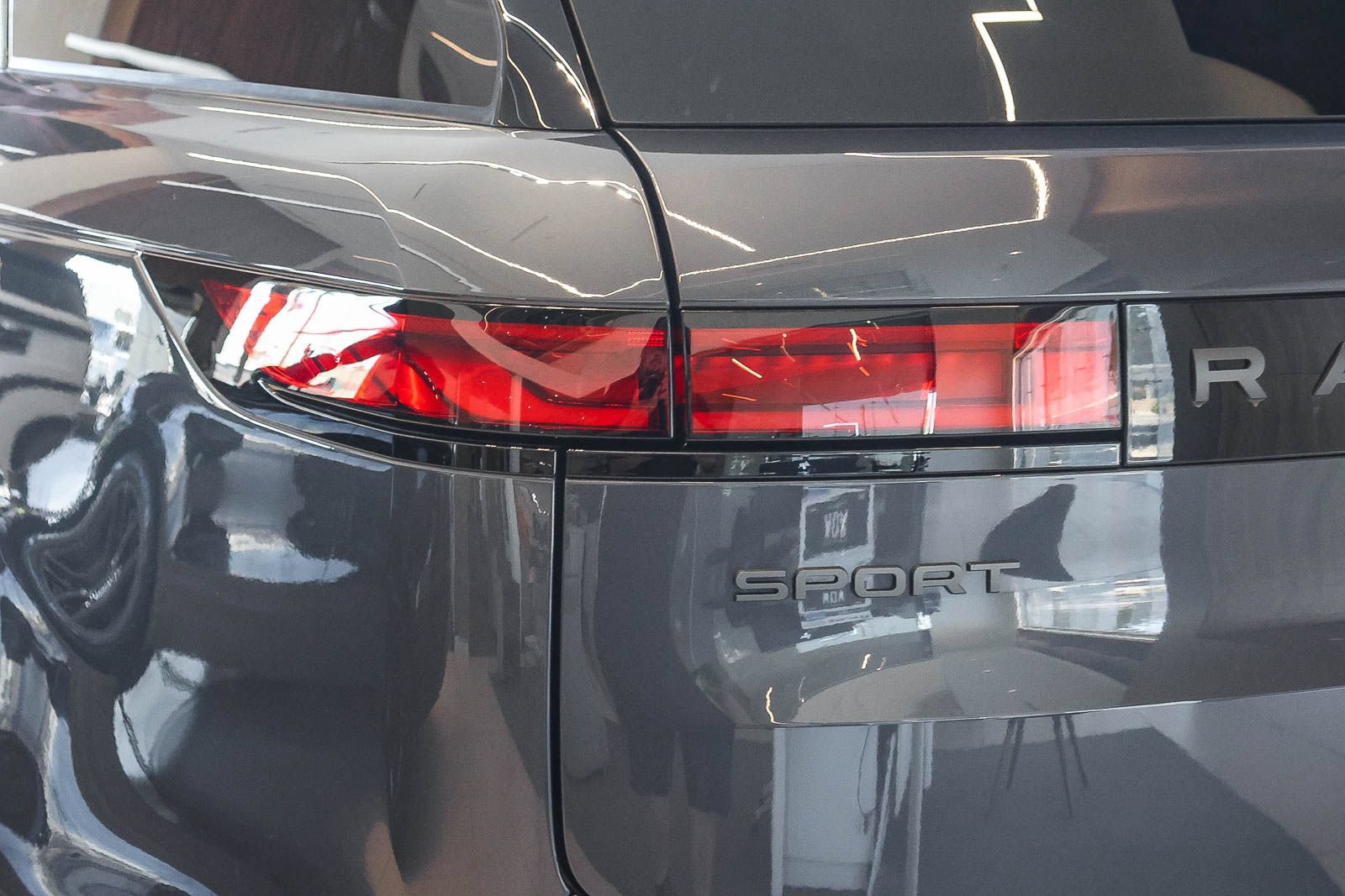 New 2026 Land Rover Range Rover Sport Dynamic SE AWD/4WD image 7