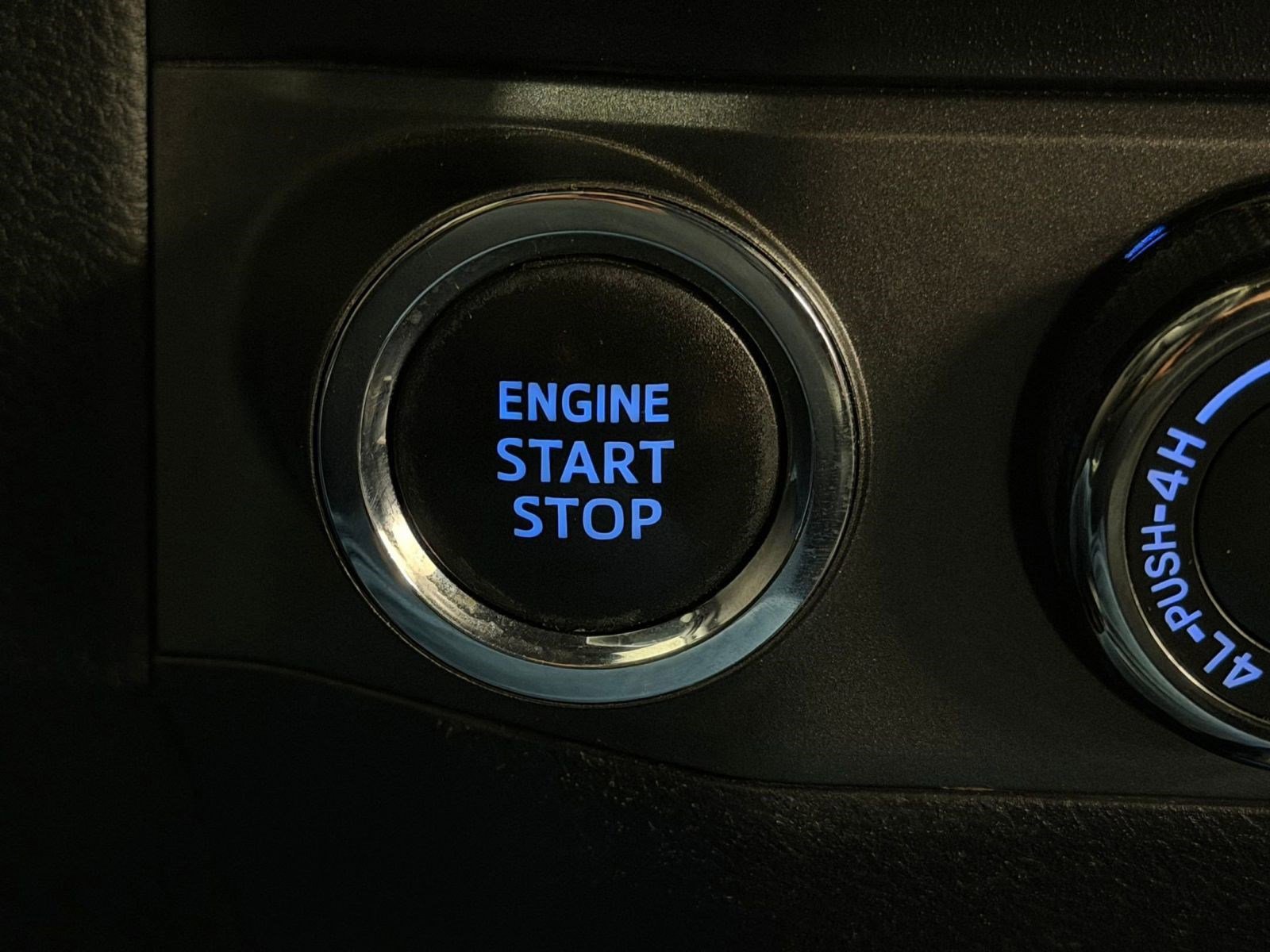 Used 2020 Toyota Tacoma TRD Sport w/ TRD Premium Sport Package AWD/4WD image 30