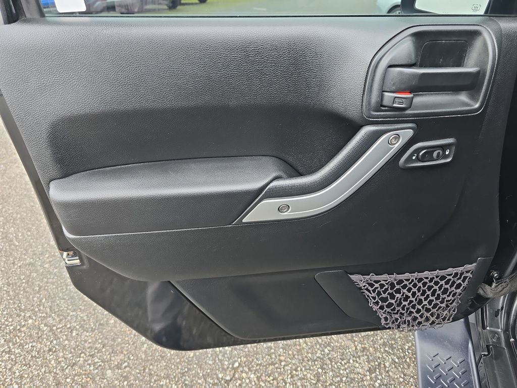 Used 2018 Jeep Wrangler Unlimited Sahara w/ Dual Top Group image 22