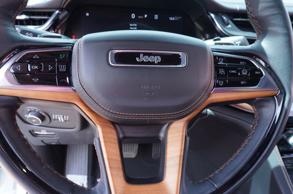 Used 2025 Jeep Grand Cherokee L Summit AWD/4WD image 19