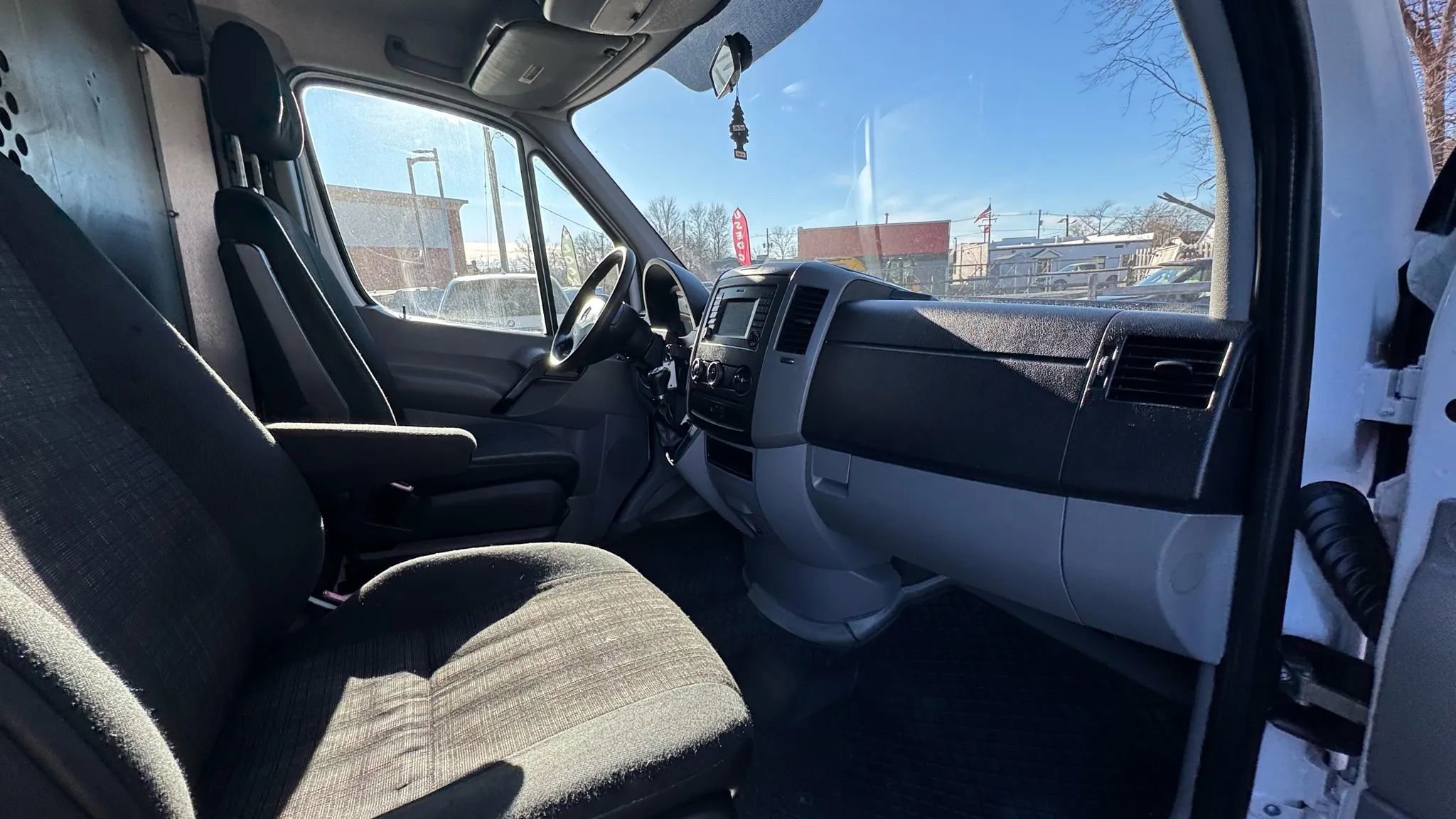 Used 2014 Mercedes-Benz Sprinter 2500 image 21