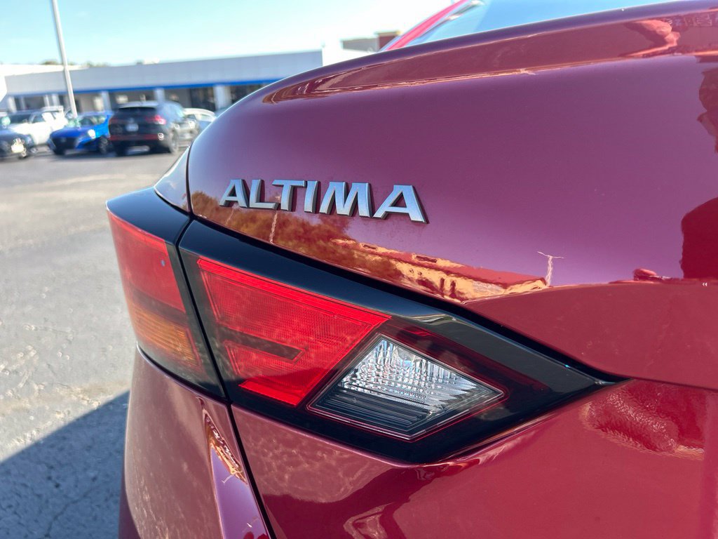 Used 2025 Nissan Altima 2.5 SV FWD image 12