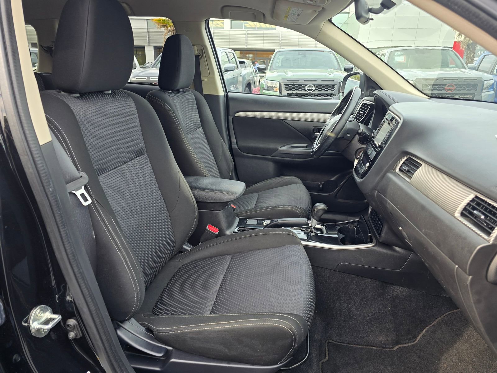 Used 2017 Mitsubishi Outlander ES image 34