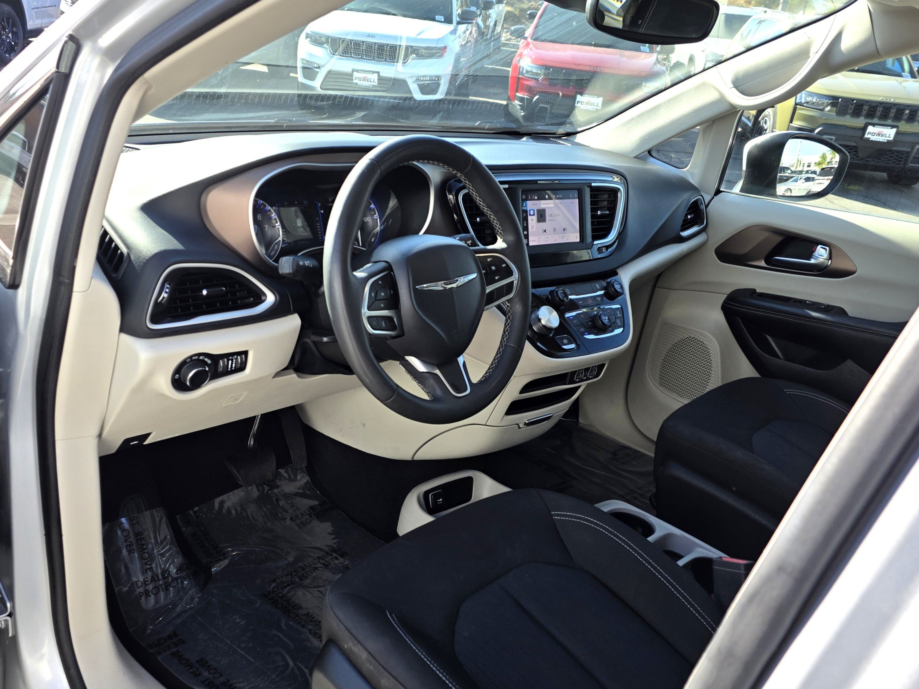 Certified 2023 Chrysler Voyager LX FWD image 10