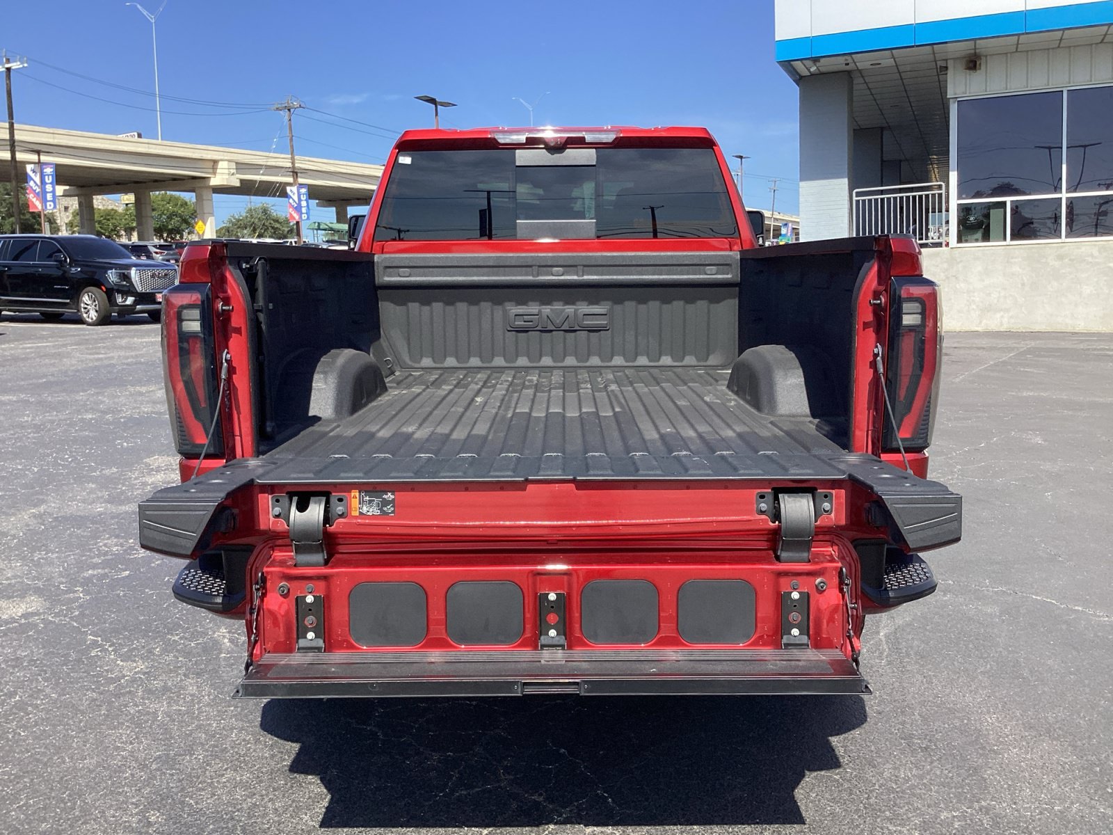 Used 2025 GMC Sierra 2500 AT4 w/ AT4 Premium Plus Package AWD/4WD image 17