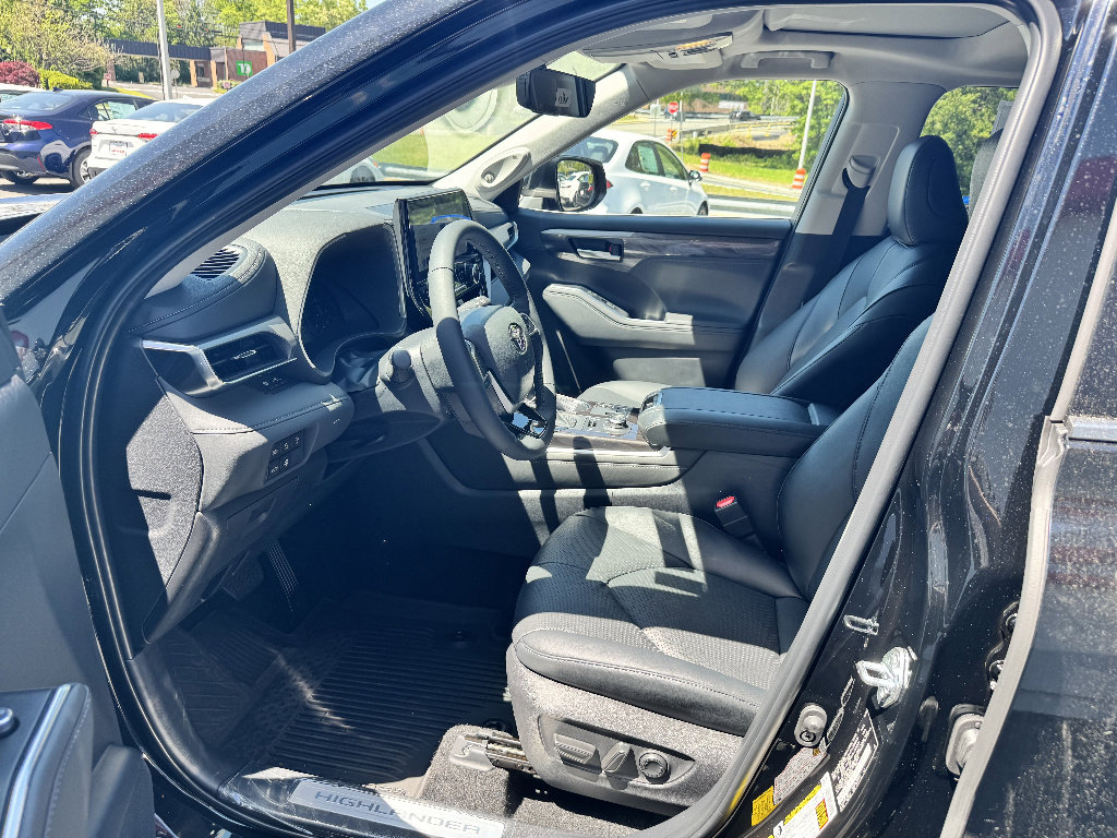 New 2026 Toyota Highlander Limited AWD/4WD image 8