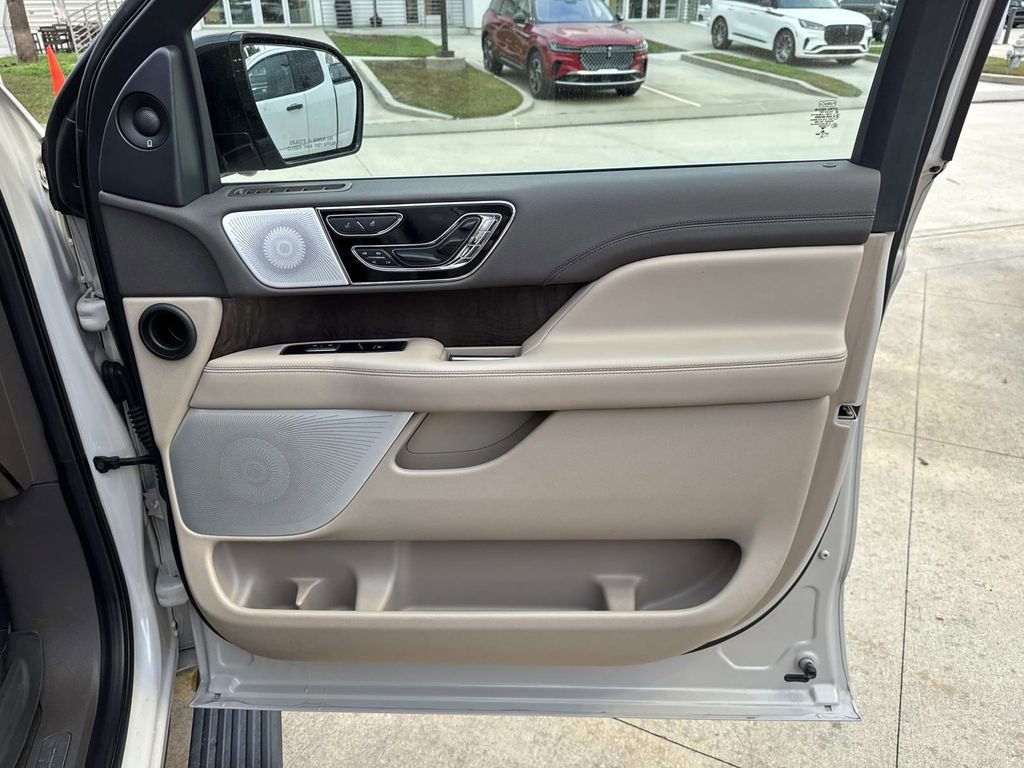 Used 2022 Lincoln Navigator L Reserve image 14