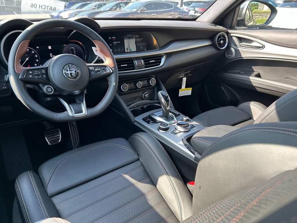 New 2025 Alfa Romeo Stelvio Sprint AWD/4WD image 2