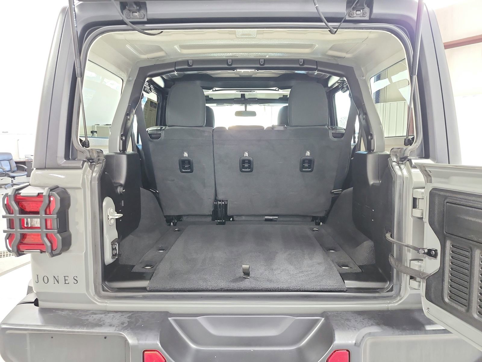 Used 2021 Jeep Wrangler Unlimited Sahara w/ LED Lighting Group image 38