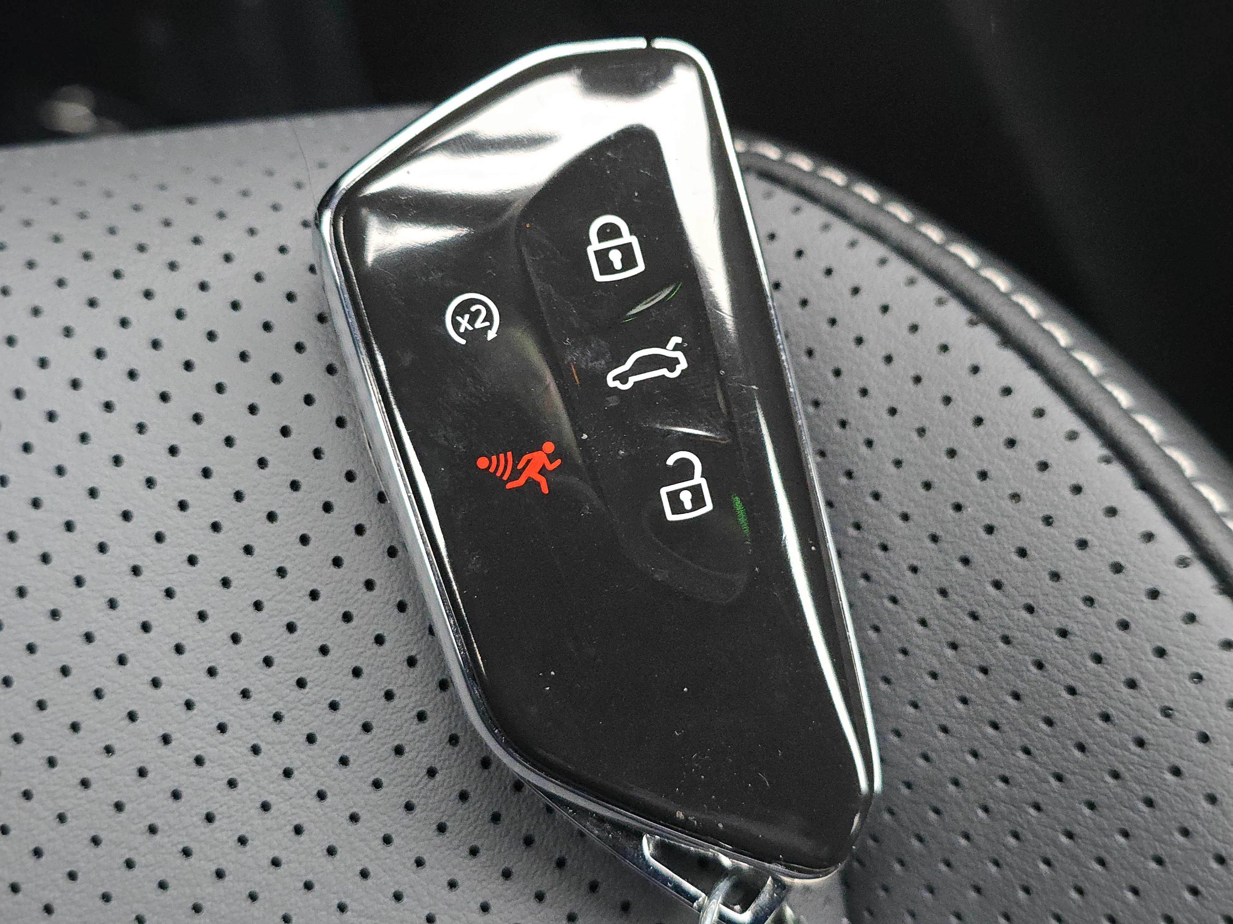 New 2026 Volkswagen Tiguan SE R-Line image 27