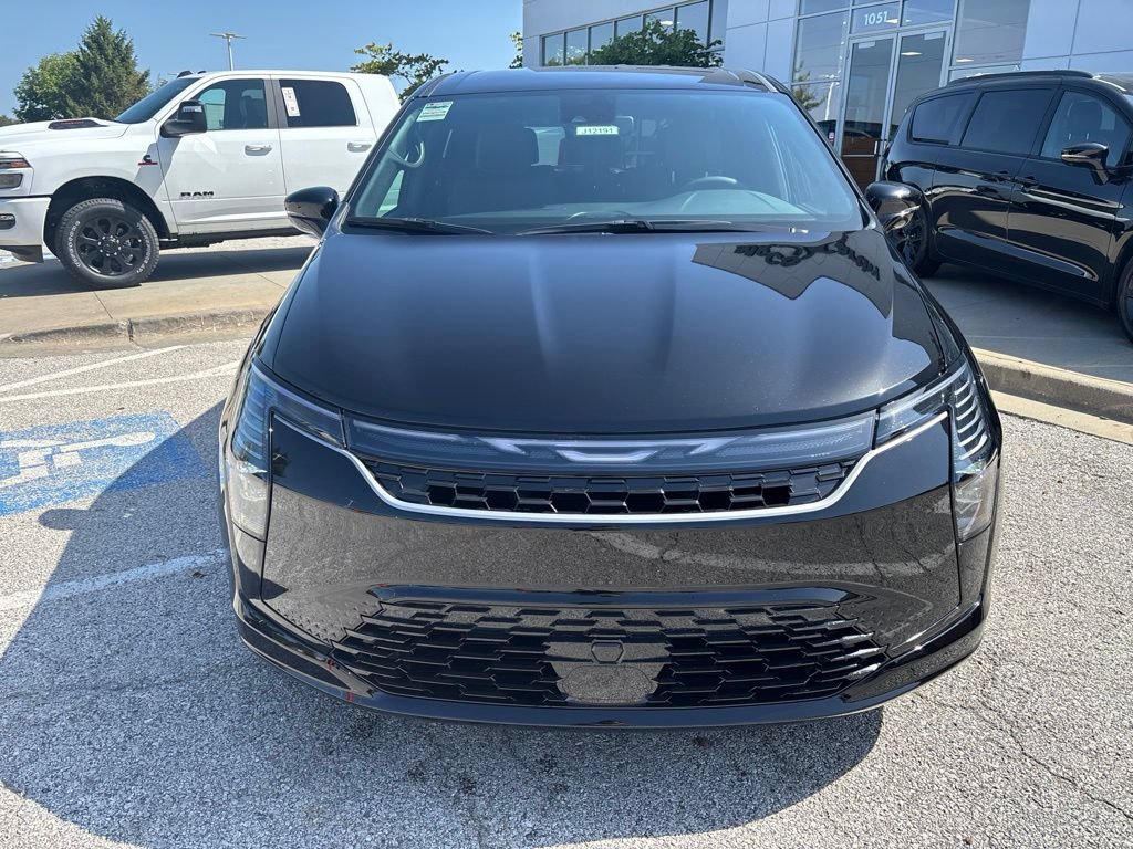New 2027 Chrysler Pacifica Select FWD image 7