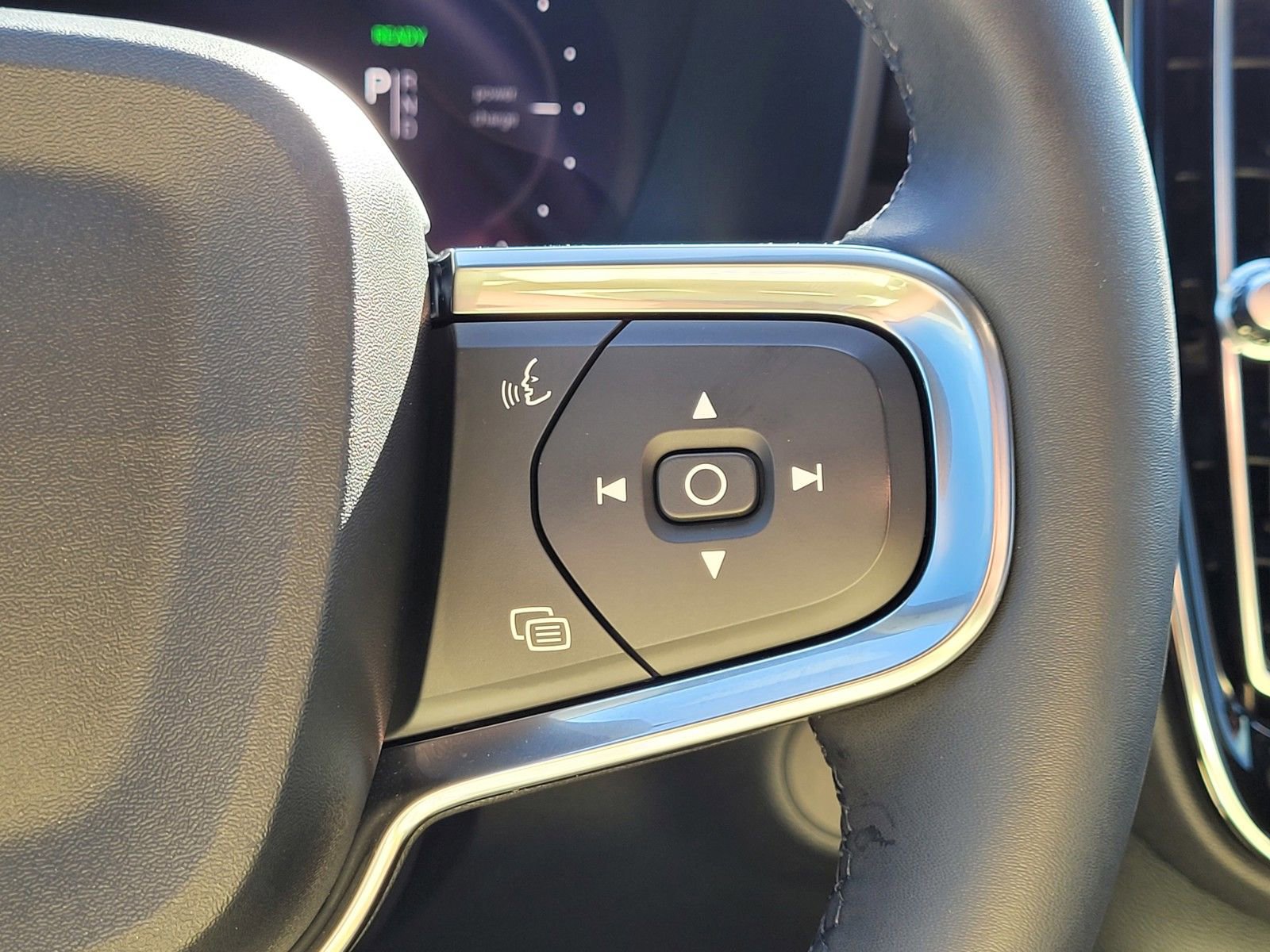 Certified 2023 Volvo XC40 Recharge Ultimate image 21