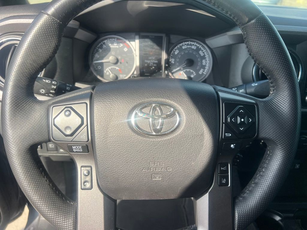 Used 2021 Toyota Tacoma TRD Off-Road image 17
